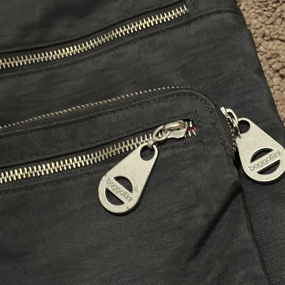 Baggallini brand crossbody